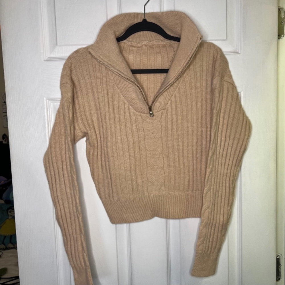 Large Collar Cropped Knitted Sweater Beige | fits like a large